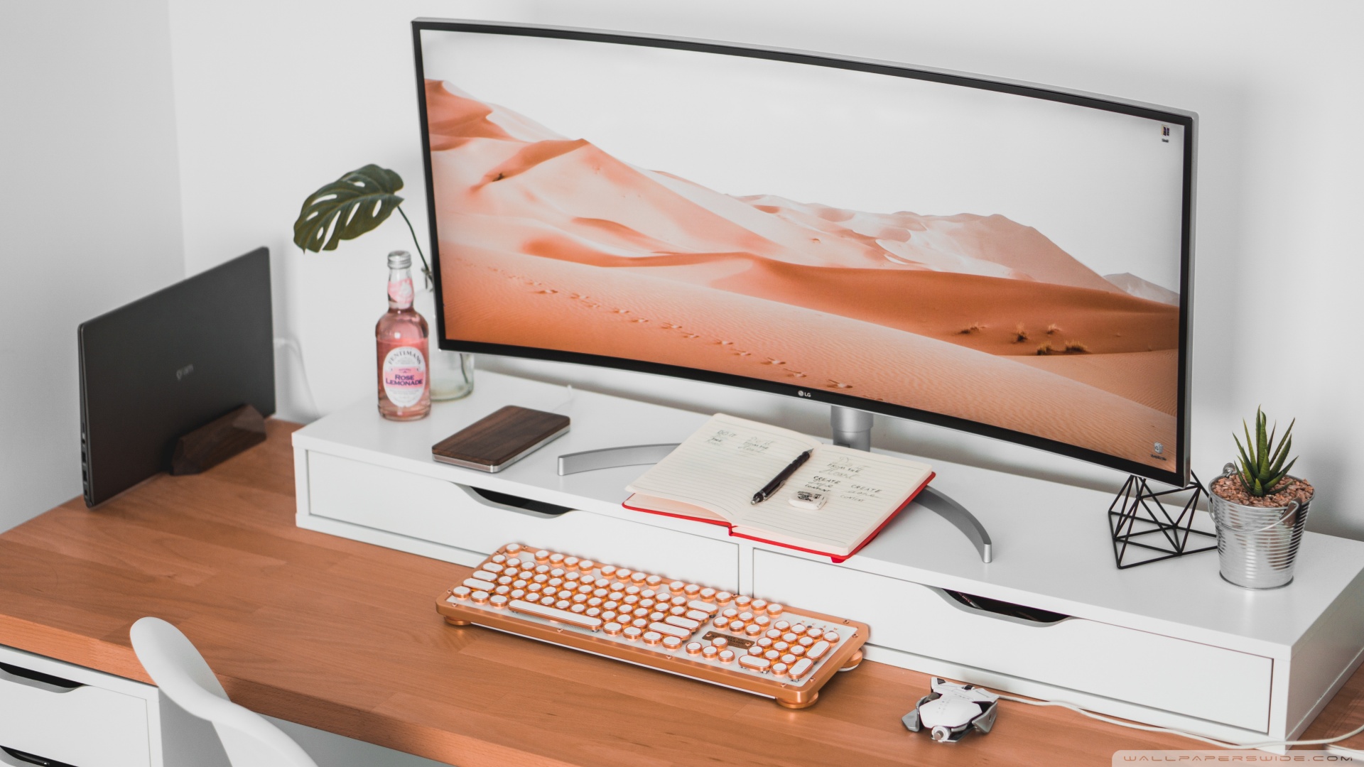 lg_ultrawide_curved_monitor_keyboard_computer_desk_design-wallpaper-1920×1080